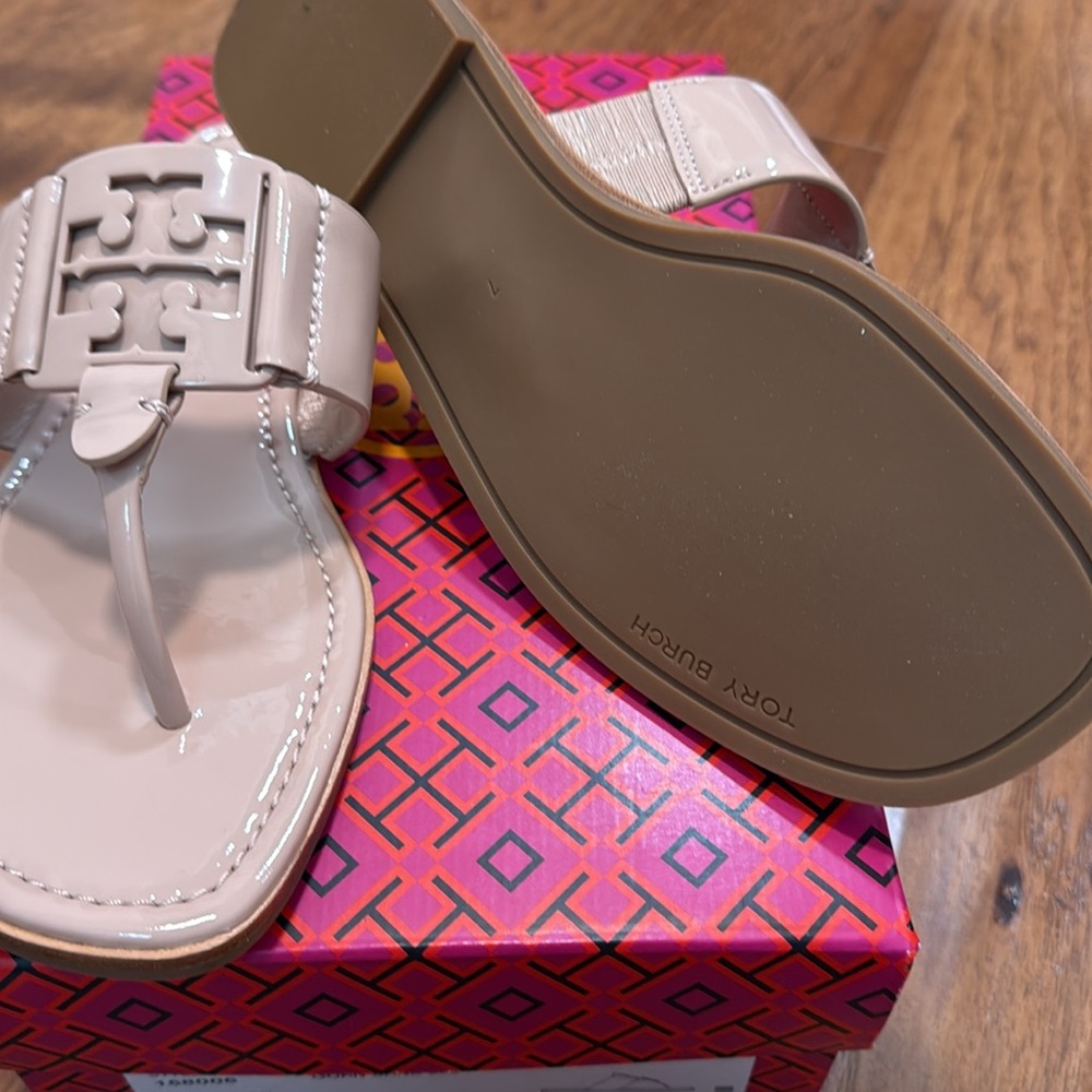 Tory Burch BNIB Patent Leather Georgian Sandal - Picture 3 of 3
